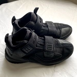 LEBRON JAMES BLACK SHOES
